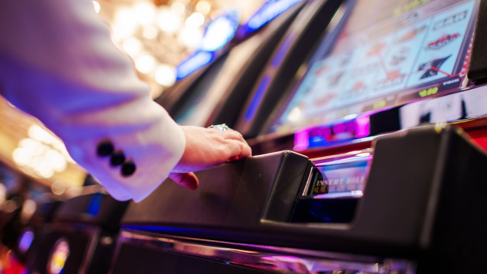 Slot Game 8us - Vòng Quay May Mắn Mở Ra Cánh Cửa Thần Tài!